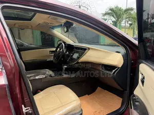 Toyota Avalon XLE Touring 4dr Sedan (3.5L 6cyl 6A) 2015
