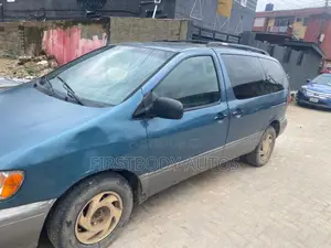 Toyota Sienna 2000 Blue