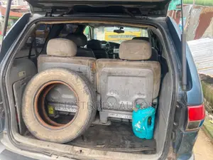 Toyota Sienna 2000 Blue