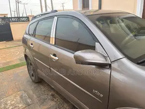 Pontiac Vibe 2005 Gray