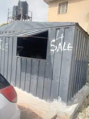 Container and Space With 1 Year and Some Mouth Pay for Land Ret