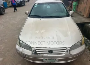 Toyota Camry Automatic 1999 Gold