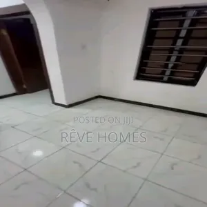 2bdrm Block of Flats in Soluyi for rent