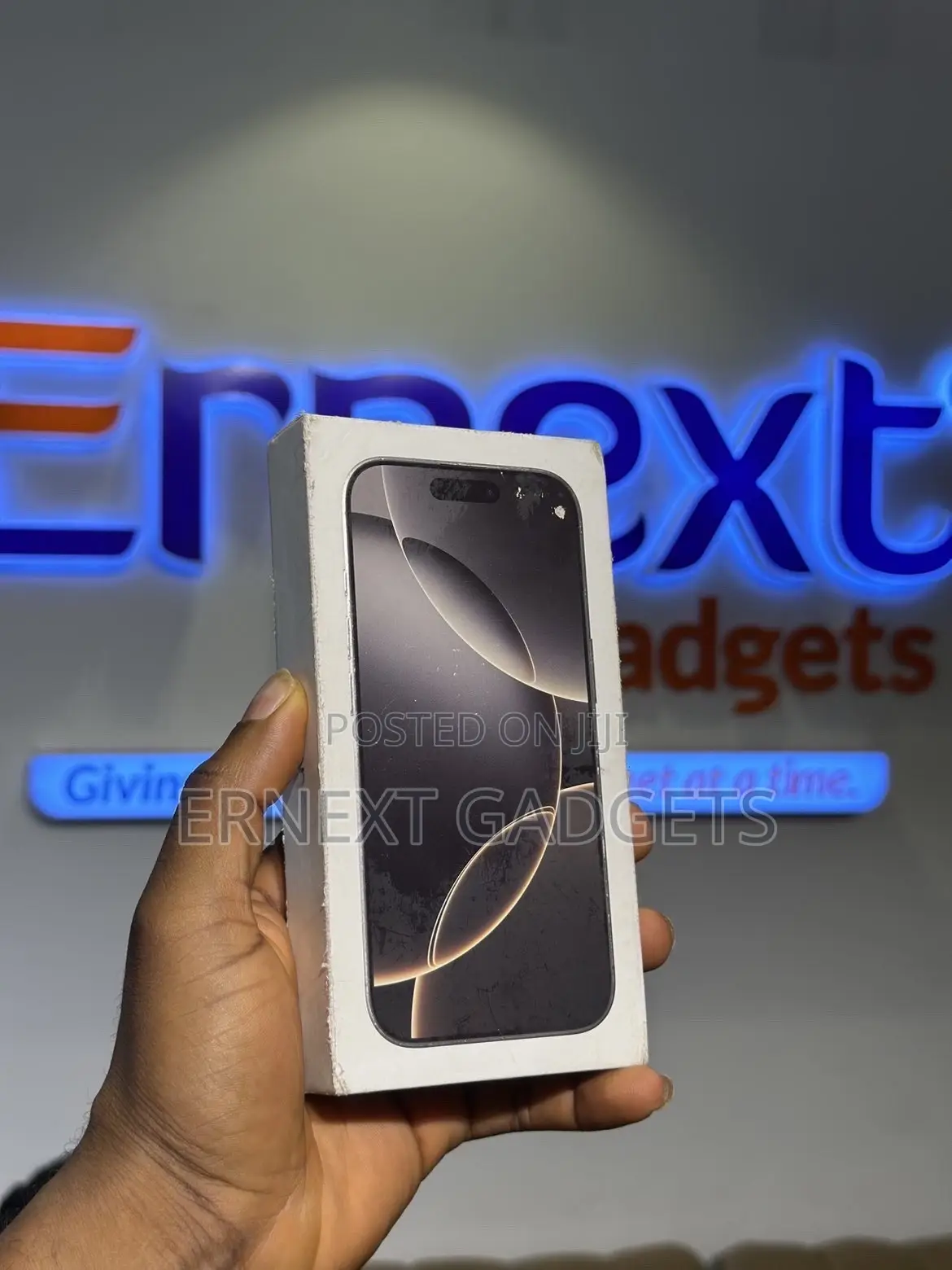 New Apple iPhone 16 Pro 128 GB Gold