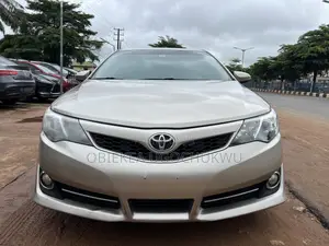 Toyota Camry LE 4dr Sedan (2.5L 4cyl 6A) 2013 Gold