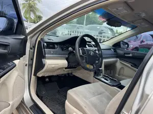 Toyota Camry LE 4dr Sedan (2.5L 4cyl 6A) 2013 Gold
