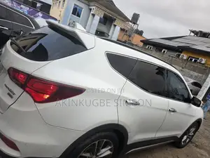 Hyundai Santa Fe 2017 White