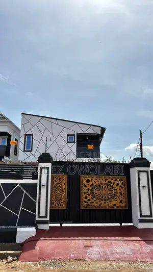 9bdrm Block of Flats in Alakuko for sale