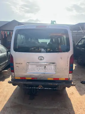 Toyota HiAce 2013 Silver