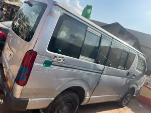 Toyota HiAce 2013 Silver