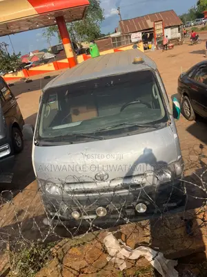 Toyota HiAce 2013 Silver