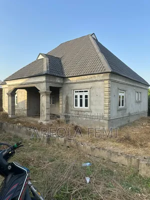 4bdrm Bungalow in Akala Way Odo Ona, Oluyole for sale