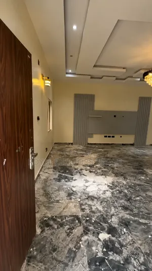 4bdrm Duplex in In An Estate, Idu Industrial for rent