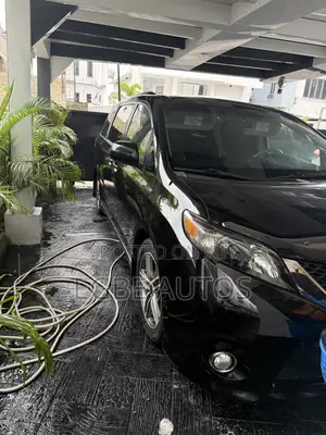 Toyota Sienna XLE 7 Passenger 2010 Black