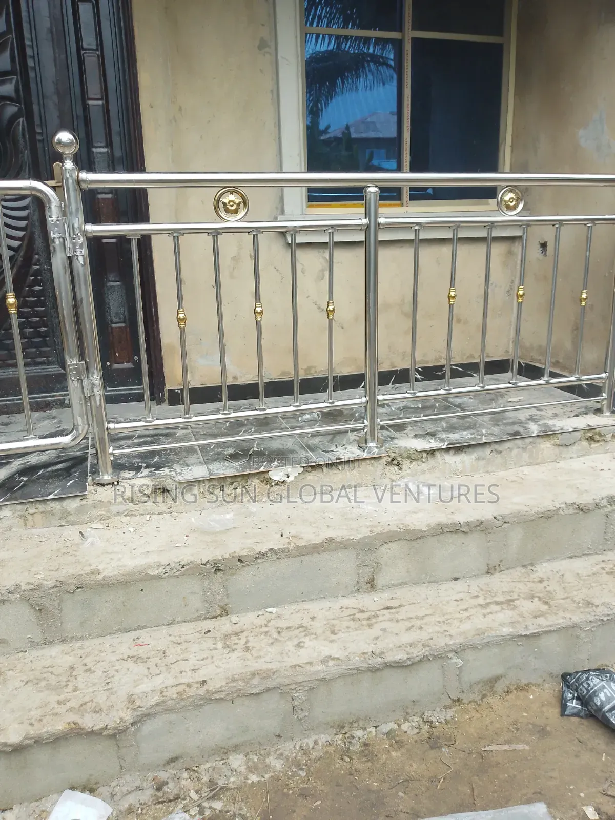 Tiny Gold Ring Ball Design Hand Rail