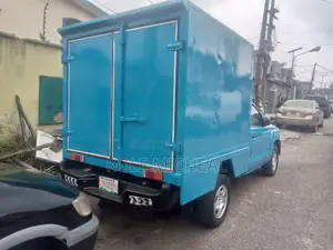 Toyota Hilux 2013 Blue