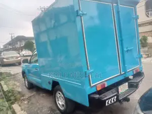 Toyota Hilux 2013 Blue