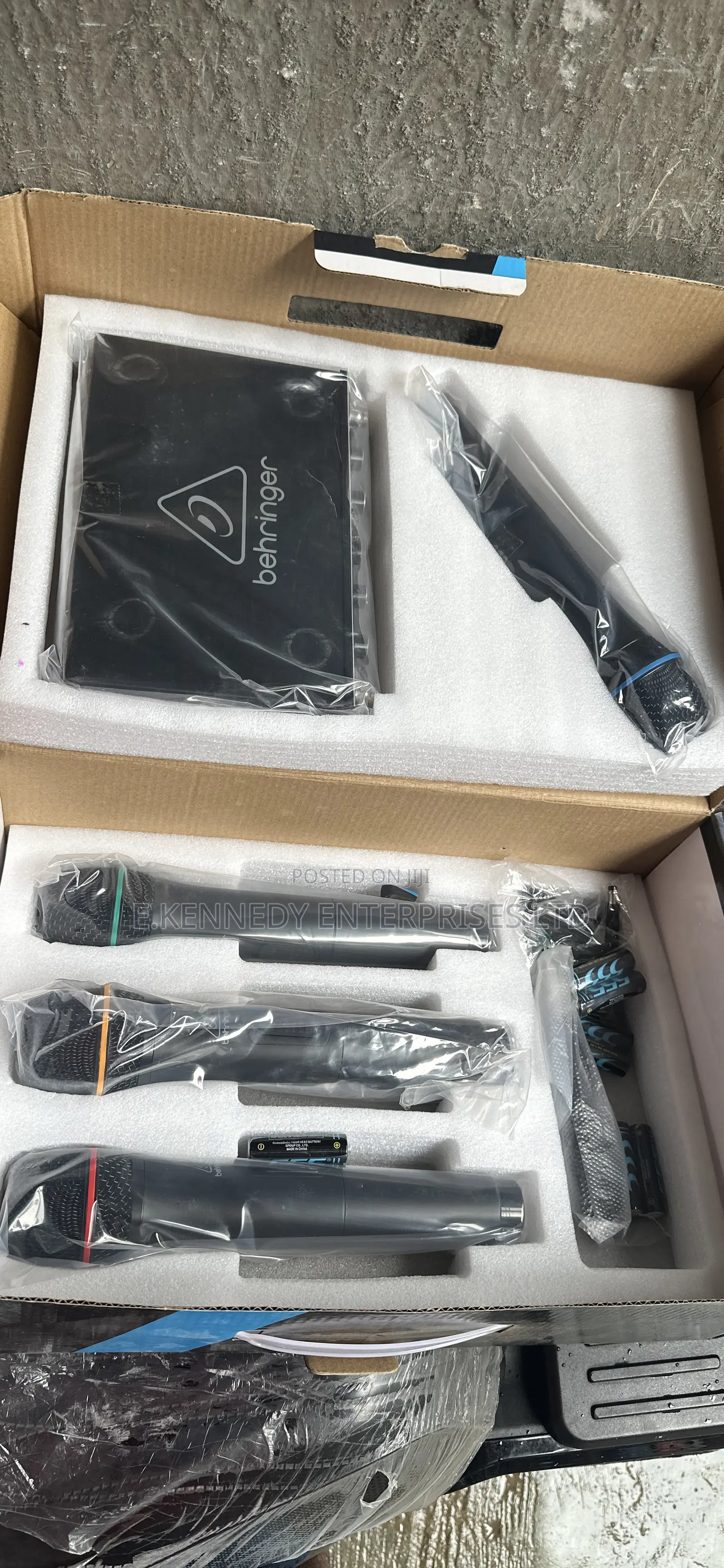 Professional 4in1 Berhringer Wireless Microphone