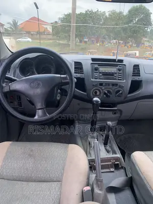 Toyota Hilux 2.5 Cab 2005 White