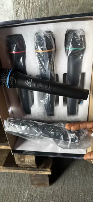 Professional 4in1 Berhringer Wireless Microphone