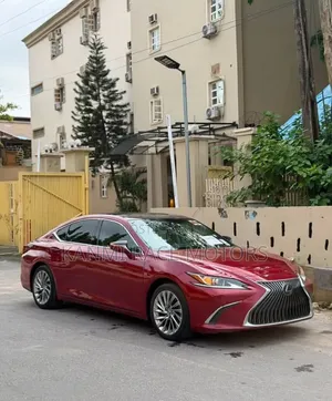 Lexus ES 2019 Red