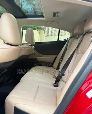 Lexus ES 2019 Red