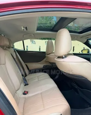 Lexus ES 2019 Red