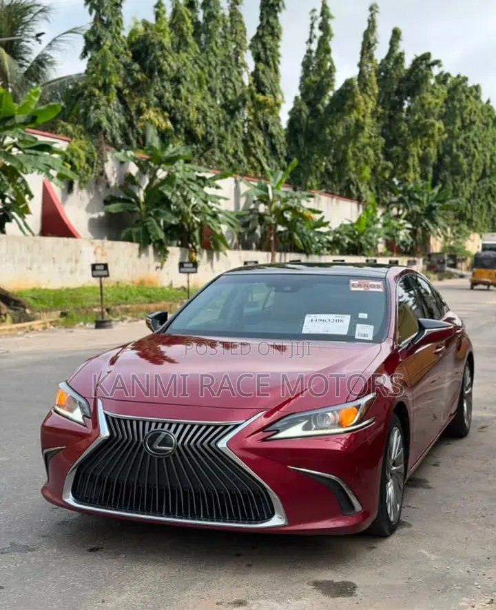 Lexus ES 2019 Red