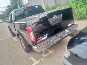Nissan Frontier Automatic 2005 Gray