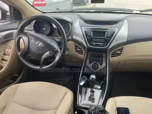 Hyundai Elantra 2012 Gold