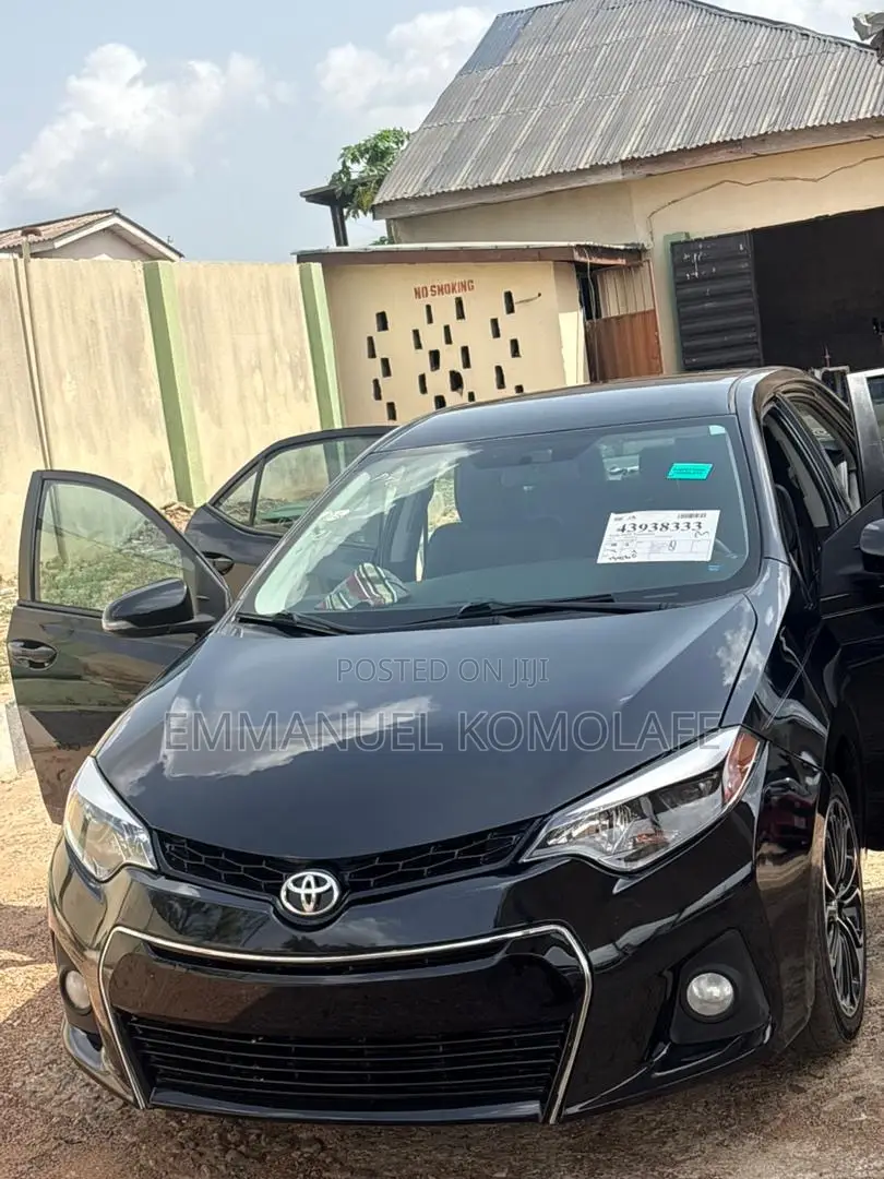 Toyota Corolla 2015 Black
