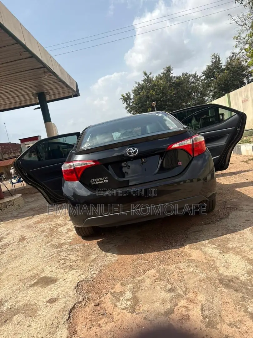 Toyota Corolla 2015 Black