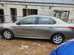 Peugeot 301 2015 Gold