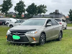 Toyota Camry LE 4dr Sedan (2.5L 4cyl 6A) 2015 Gold