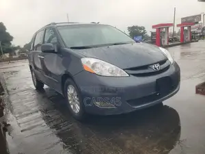 Toyota Sienna 2010 Gray