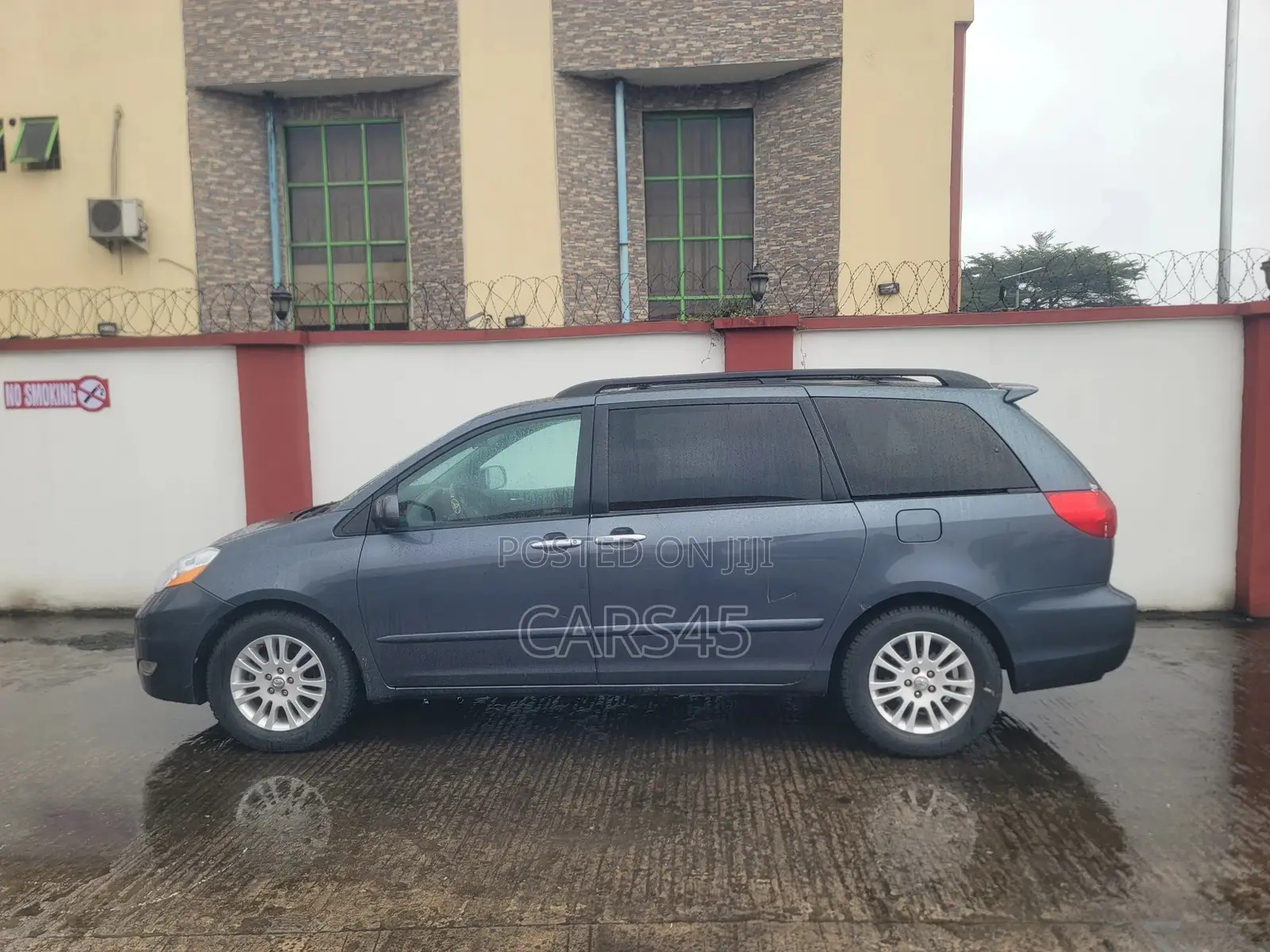 Toyota Sienna 2010 Gray