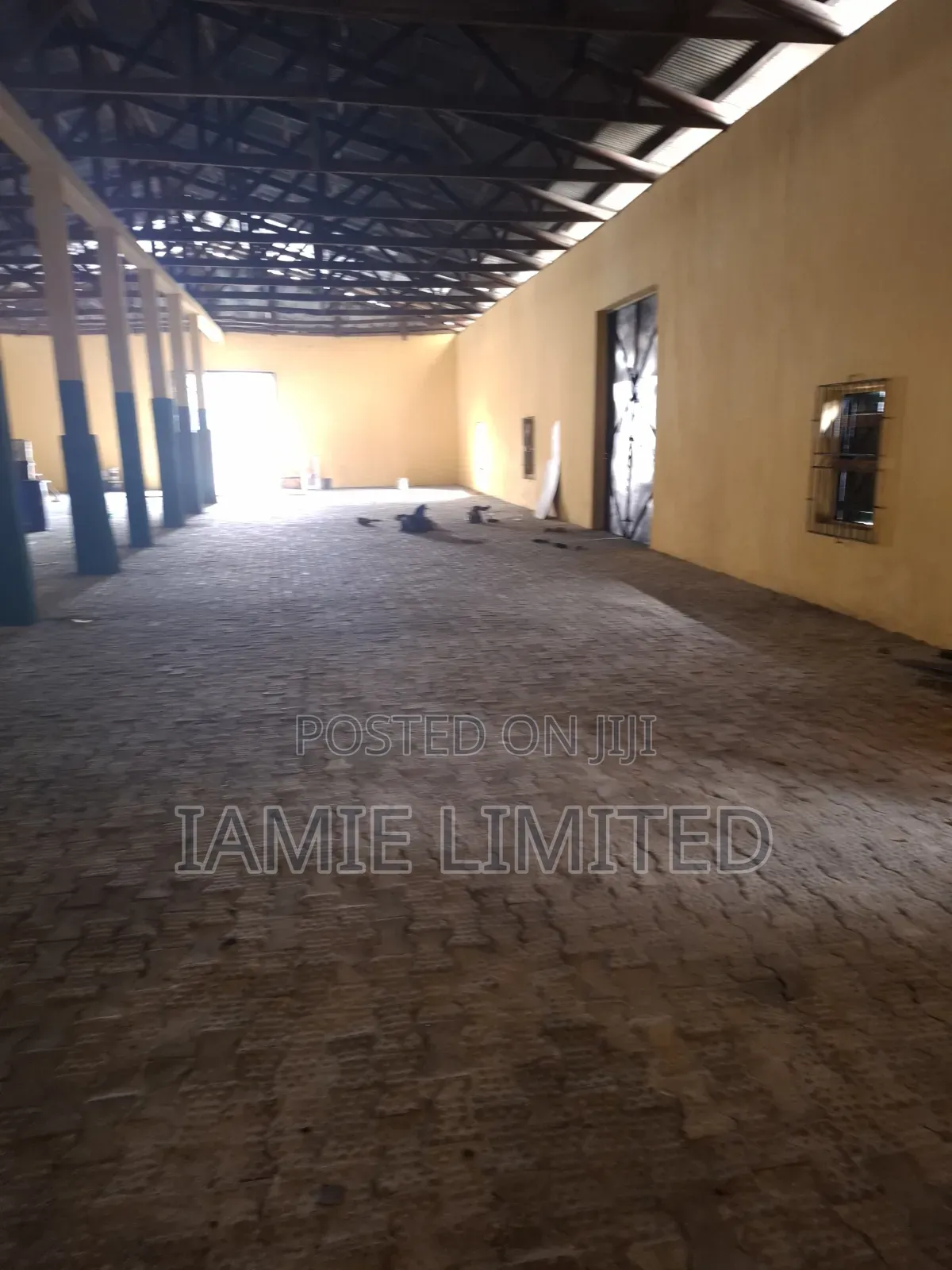 Massive Warehouse Effurun Gra 8m