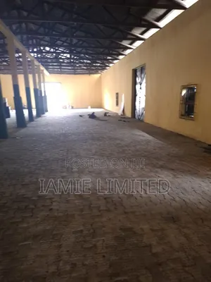Massive Warehouse Effurun Gra 8m