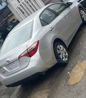 Toyota Corolla LE 4dr Sedan (1.8L 4cyl CVT) 2015 Silver