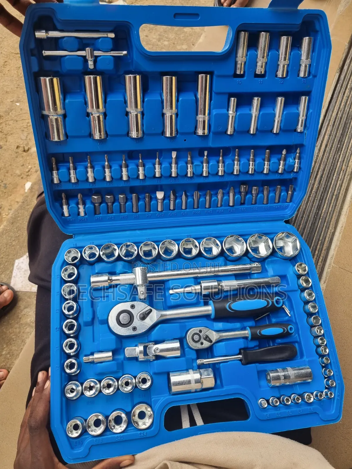 108pcs 1/2" 1/4" Socket Wrench and Bit Set
