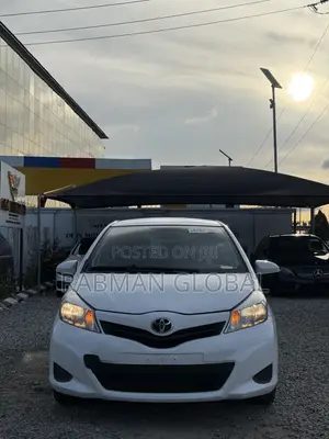 Toyota Yaris LE Hatchback 5dr 2014 White