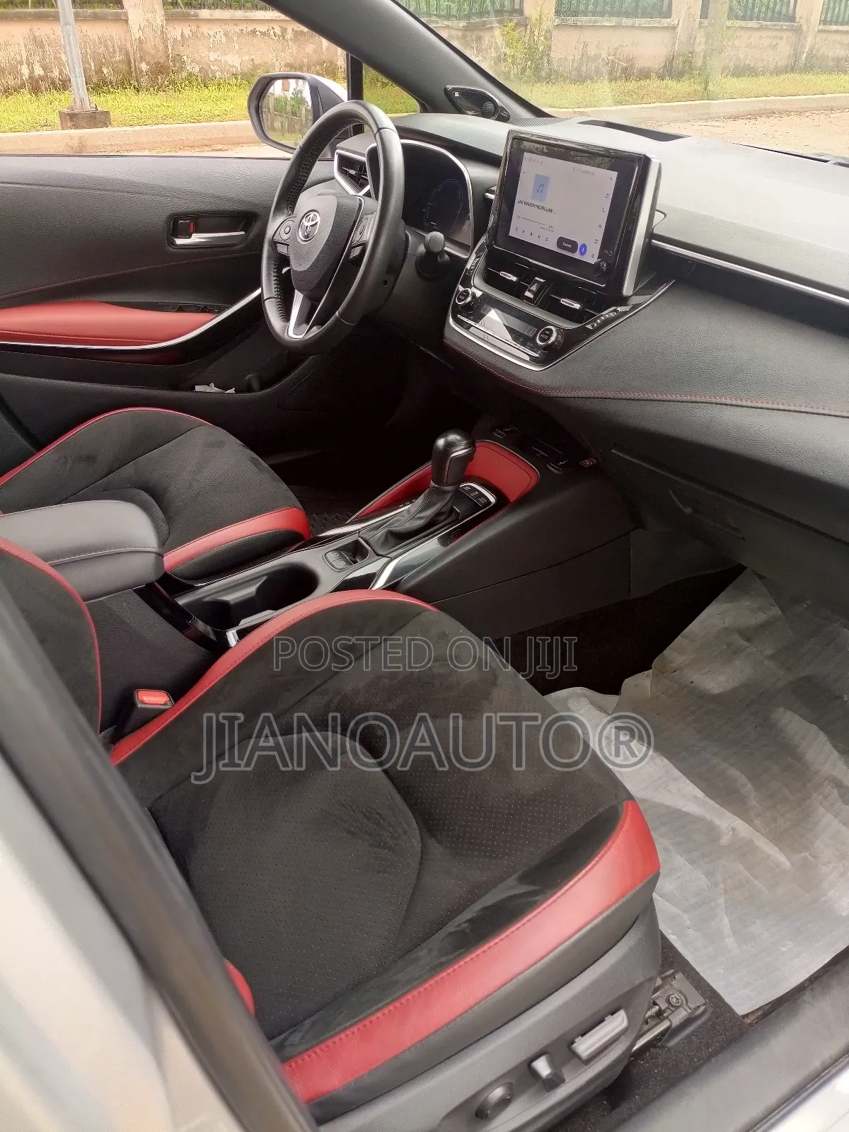 Toyota Corolla 2024 Silver