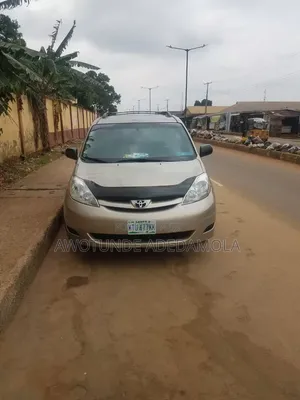 Toyota Sienna 2007 Gold