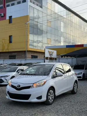 Toyota Yaris LE Hatchback 5dr 2014 White