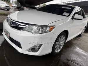Toyota Camry XLE 4dr Sedan (2.5L 4cyl 6A) 2013 White