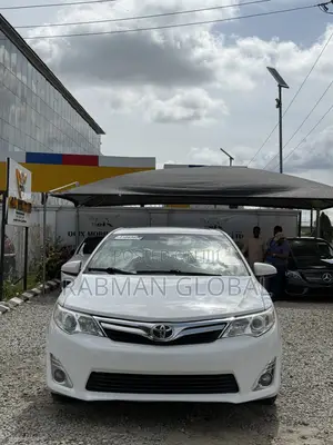 Toyota Camry XLE 4dr Sedan (2.5L 4cyl 6A) 2013 White