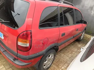 Opel Zafira 2001 Red