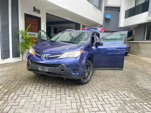 Toyota RAV4 LE FWD (2.5L 4cyl 6A) 2016 Blue
