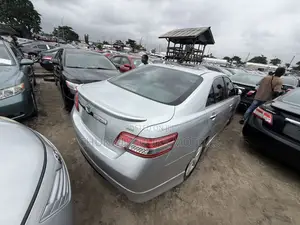 Toyota Camry SE 4dr Sedan (2.5L 4cyl 6A) 2011 Silver