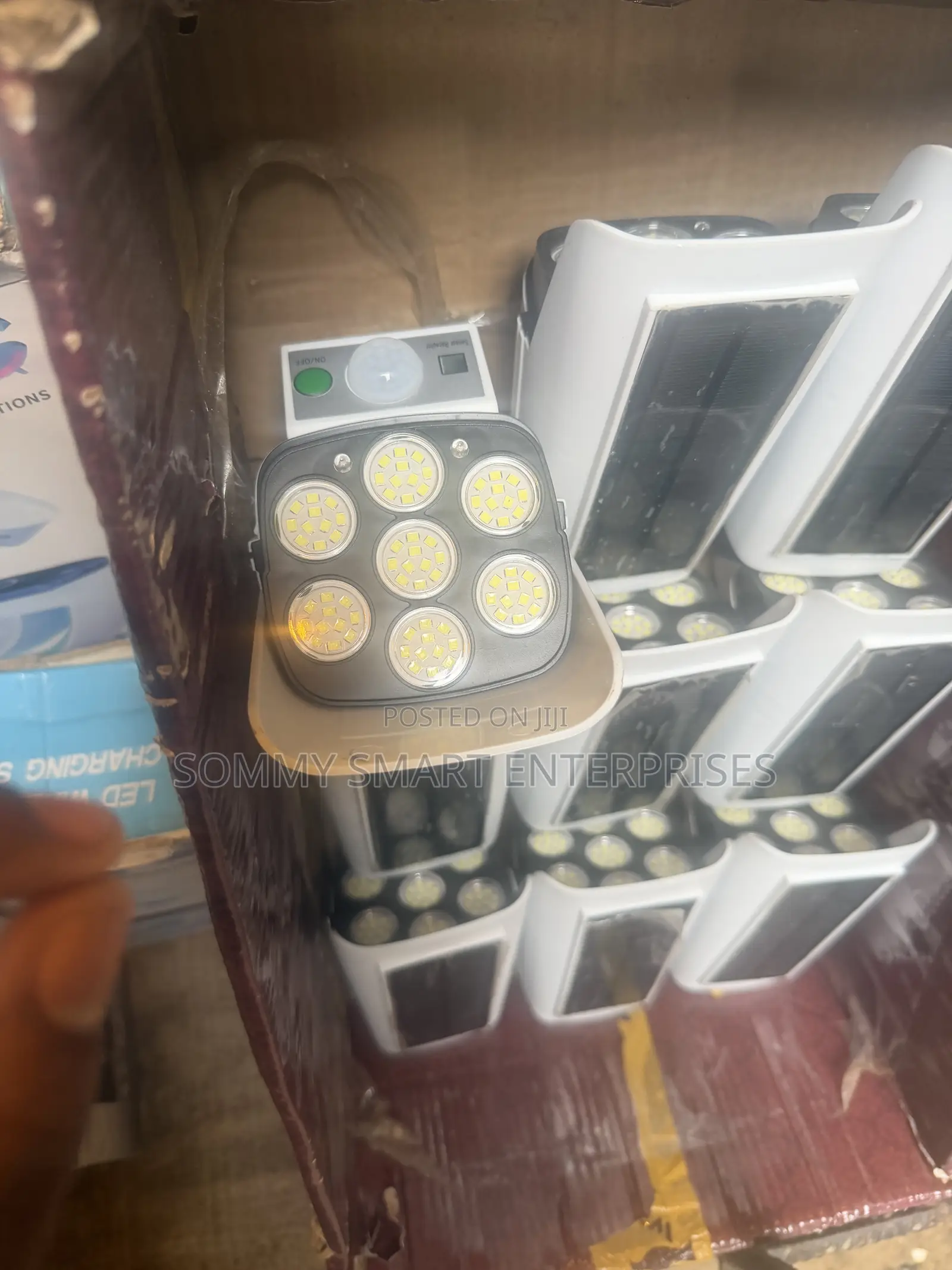 Solar LED Wall Light (Outdoor Solar Security Light)